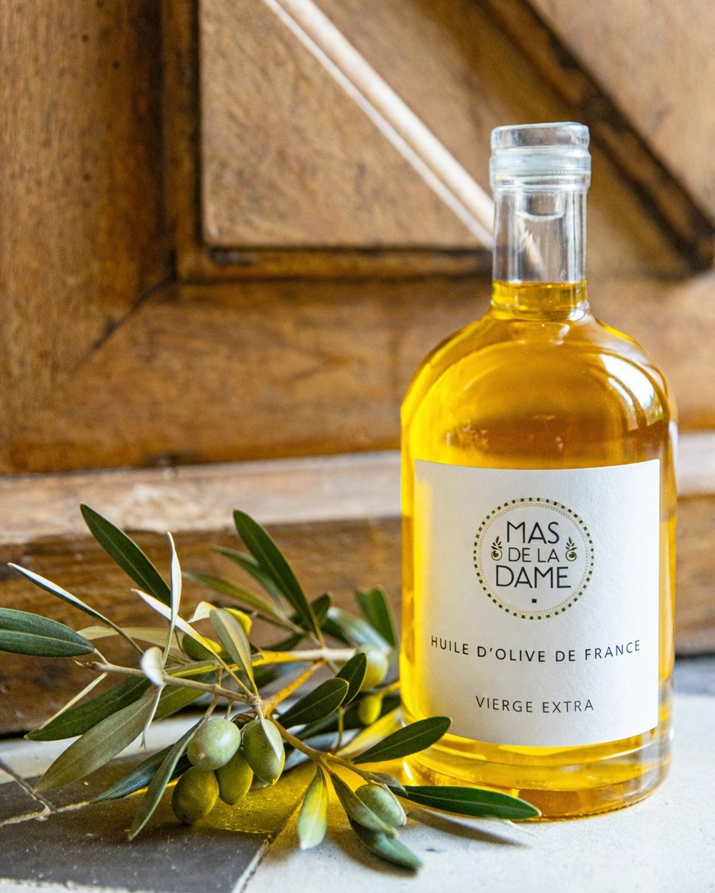 Photo by Mas De La Dame on April 25, 2026. May be an image of bottle, olive oil and text that says 'MAS DELA き DE き DAME HUILE HUILEOIFRANCE D'OLIVEDFRANCE D'OLIVE DE FRANCE VIERGE VIERGEEXTRA EXTRA'.