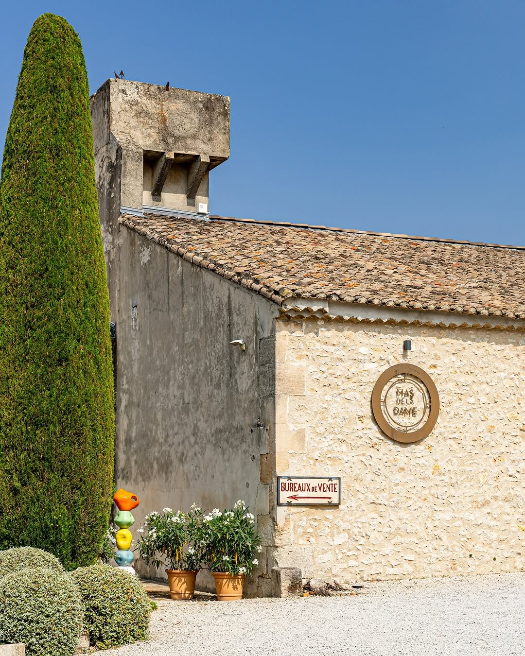 Photo by Mas De La Dame on April 14, 2026. May be an image of the Cotswolds and text.